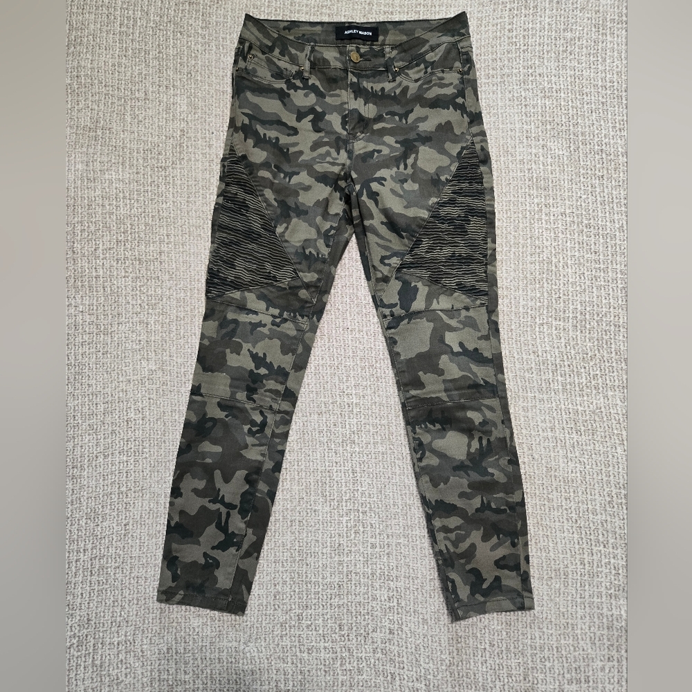 Ashley Mason Camouflage Skinny Pants Size 7/28